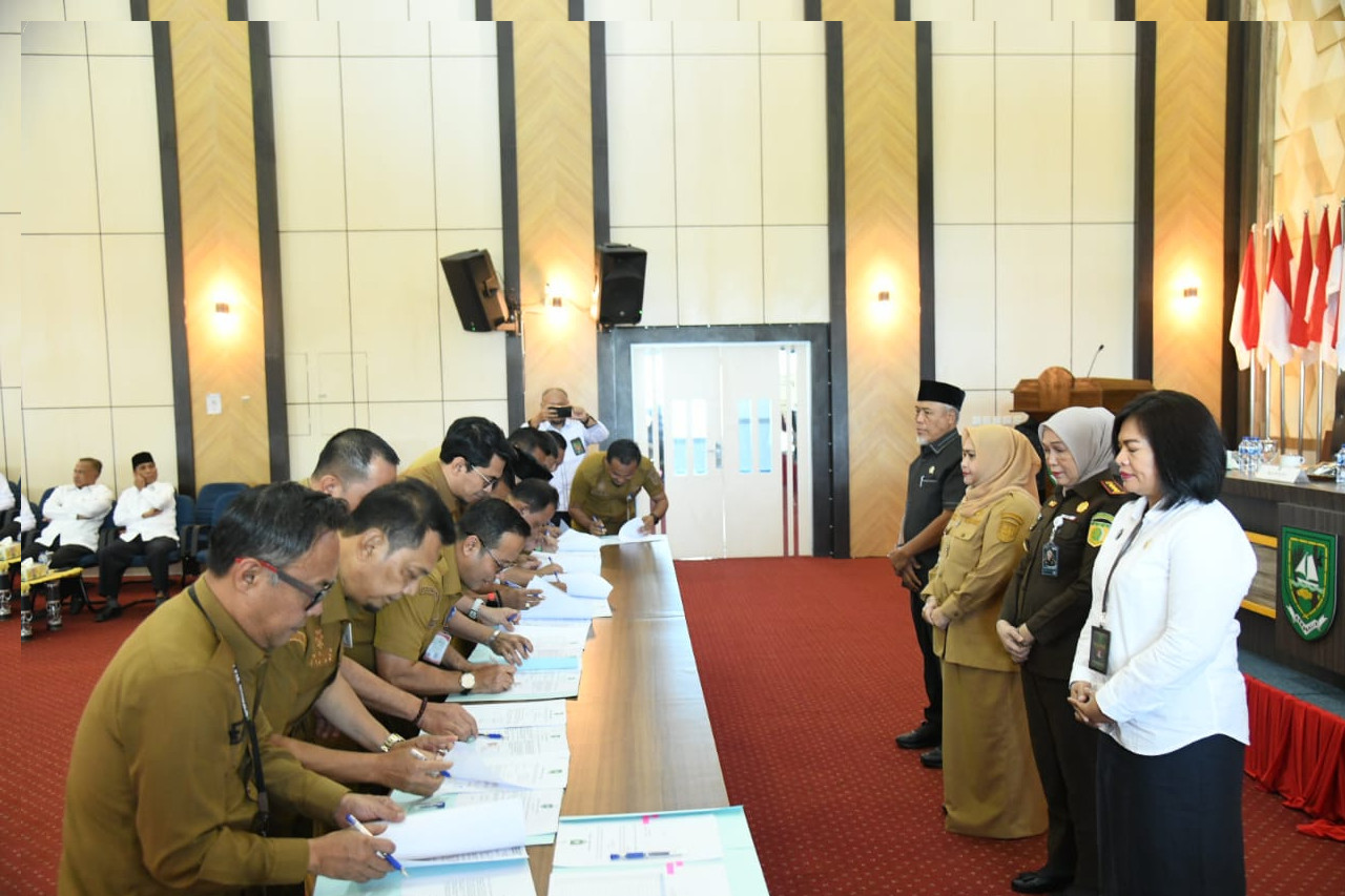 DPA-SKPD 2026 Diserahkan, Bupati Kasmarni Ingatkan Tak Hanya Sekedar Dokumen Administratif