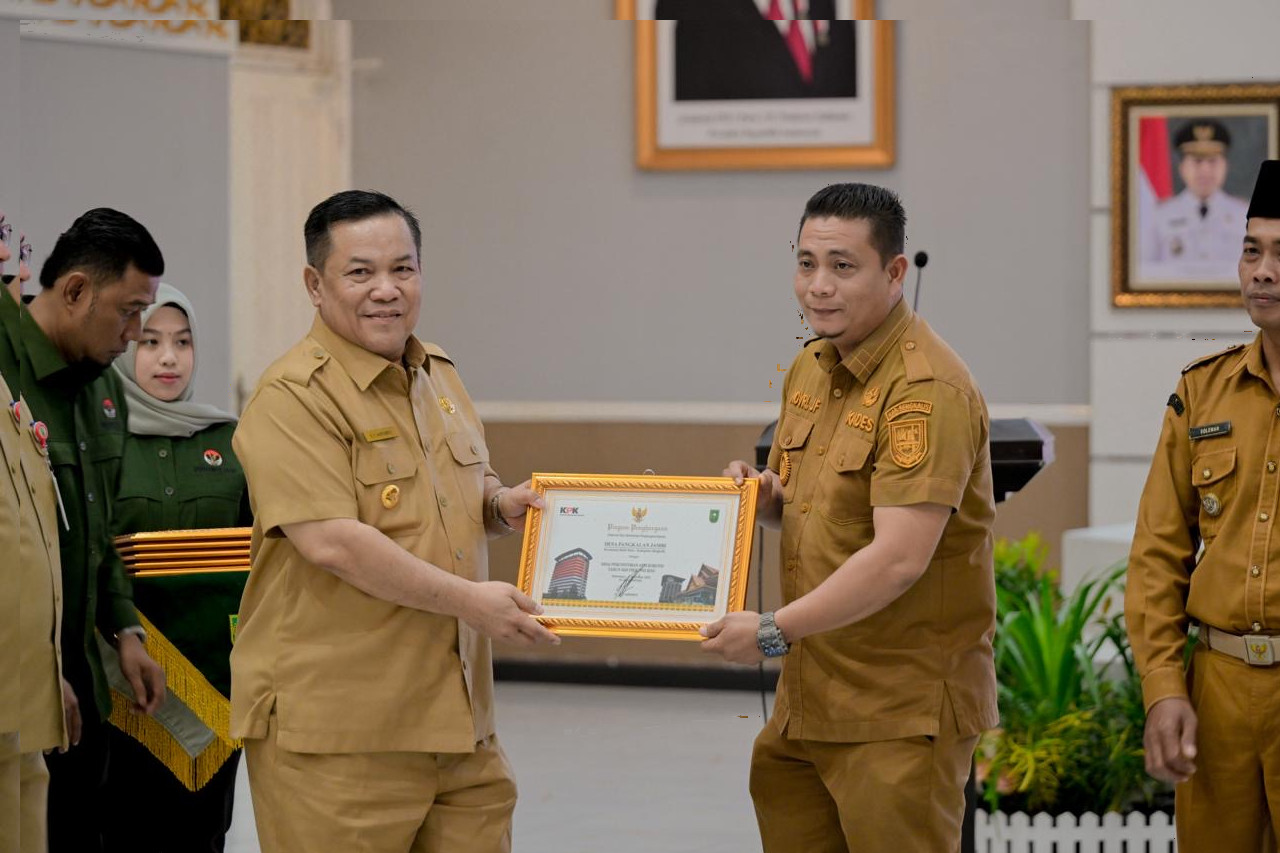 Desa Pangkalan Jambi Raih Penghargaan Desa Percontohan Antikorupsi, Bukti Nyata Komitmen Bupati Kasmarni Wujudkan Desa Antikorupsi di Kabupaten Bengkalis