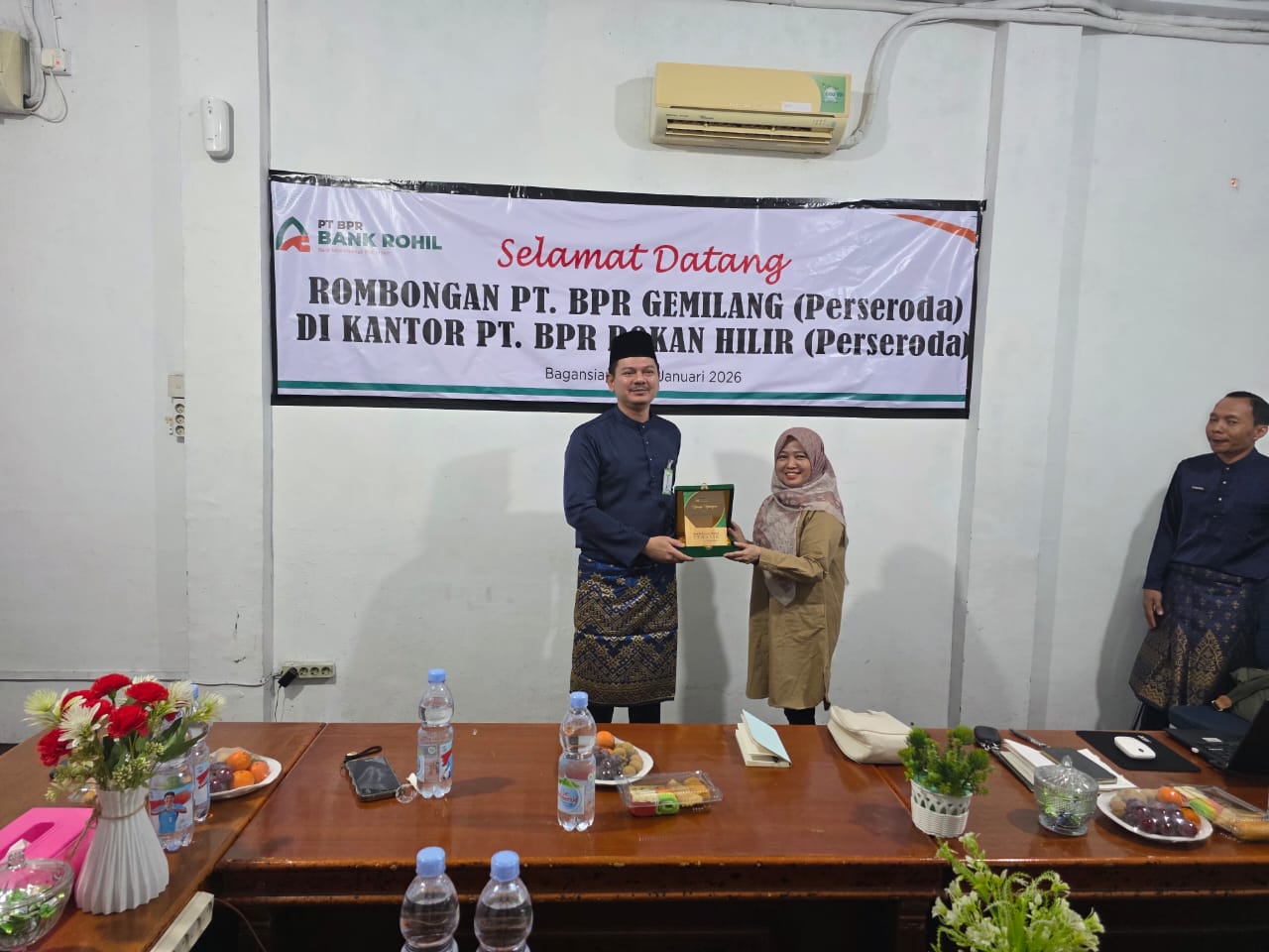 BPR Gemilang Inhil Lakukan Studi Tiru ke Bank Rohil, Belajar Strategi Pengelolaan dan Saham