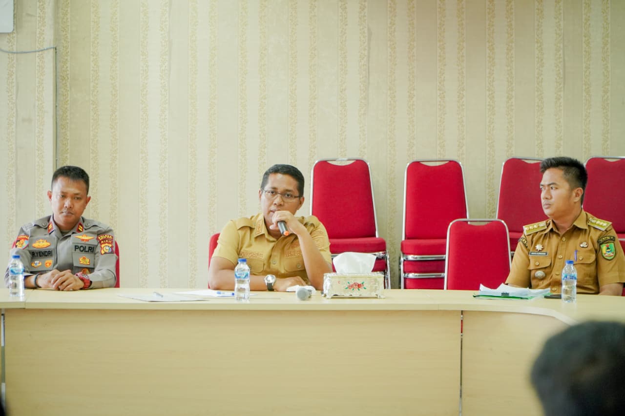 Penuhi Aspirasi Warga Batu Hampar, Wabup Rohil Jhony Charles Mediasi Persoalan Lahan Plasma PT Sindora Seraya