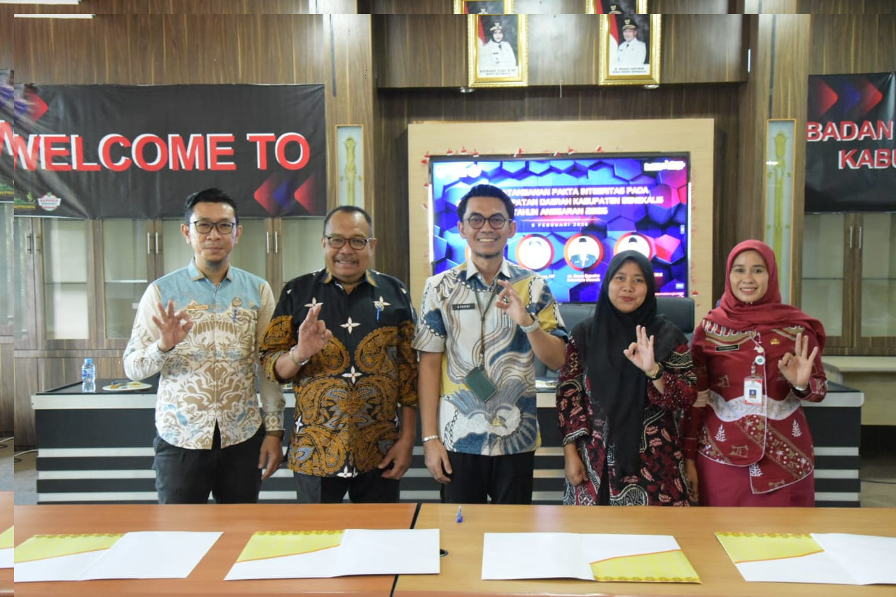 Perkuat Komitmen Pelayanan, Bapenda Bengkalis Tandatangani Pakta Integritas