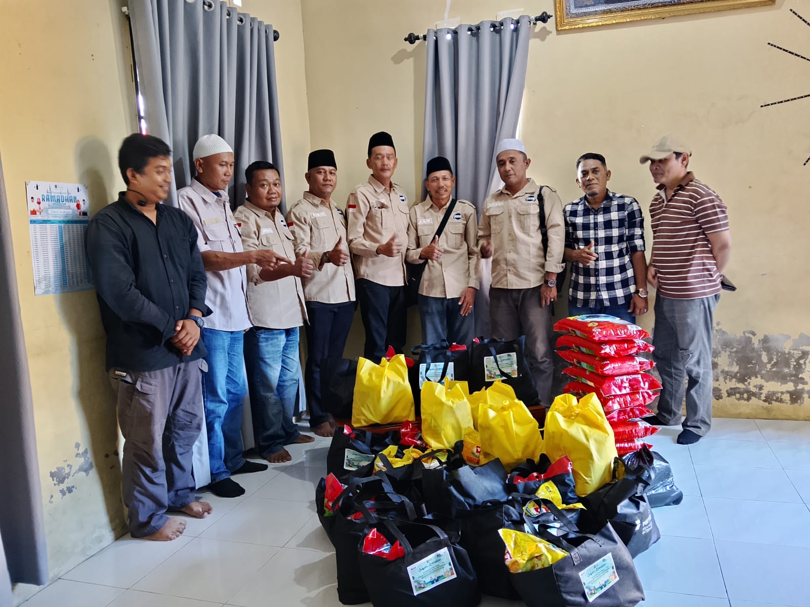 Awam Kembali Salurkan Puluhan Paket Sembako Kepada Kaum Duafa, Secara Door To Door